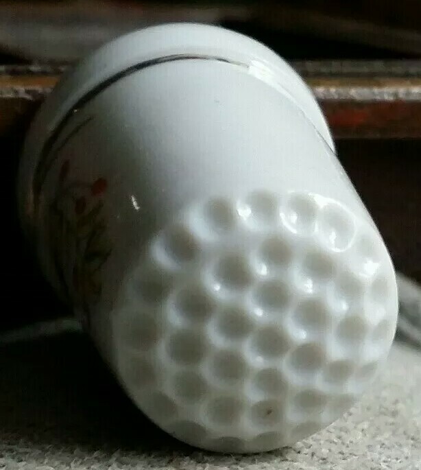 Ceramic THIMBLE DECORATED WITH A BUTTERFLY