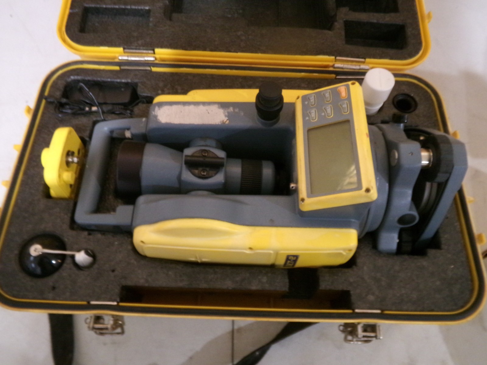 SPECTRA PRECISION DET-2 THEODOLITE WITH CASE