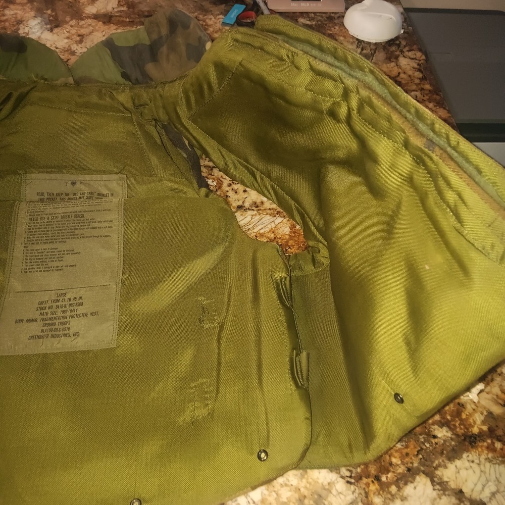 BODY ARMOR, FRAGMENTATION PROTECTIVE VEST GROUND TROOPS, LARGE (FLAK JACKET-B)