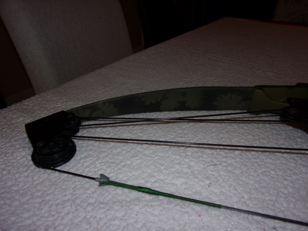 Bear Whitetail Hunter Green Camo Compound Bow