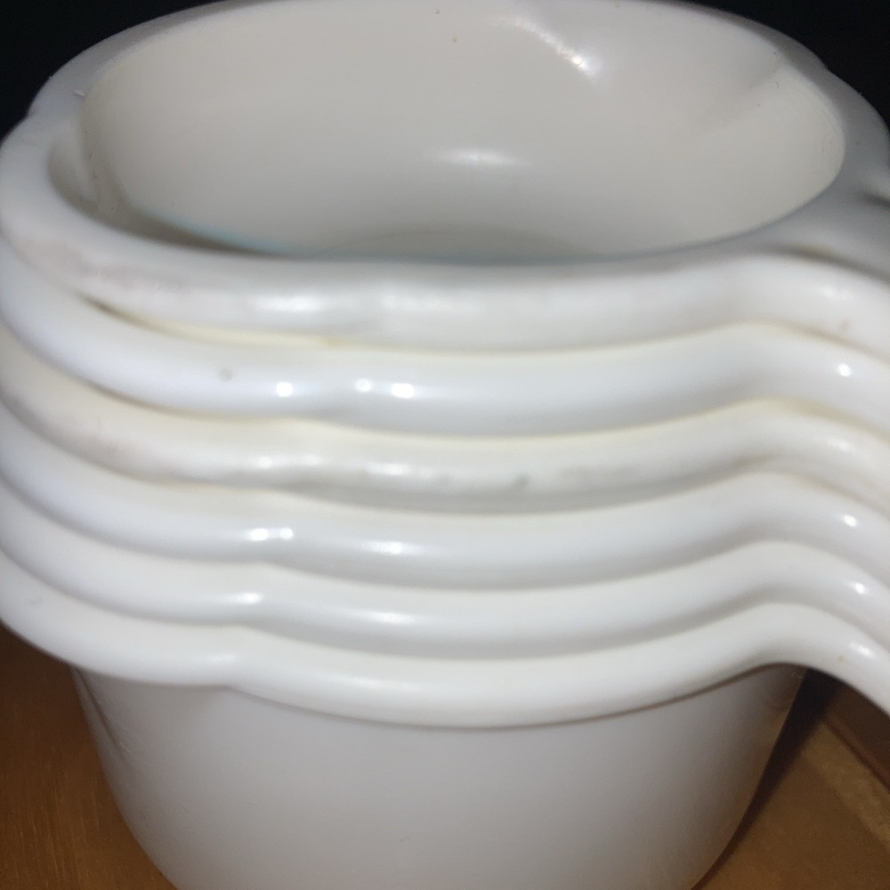 Set Lot 6 White Tupperware Measuring Cups Stackable Curved Handle Double Spouts