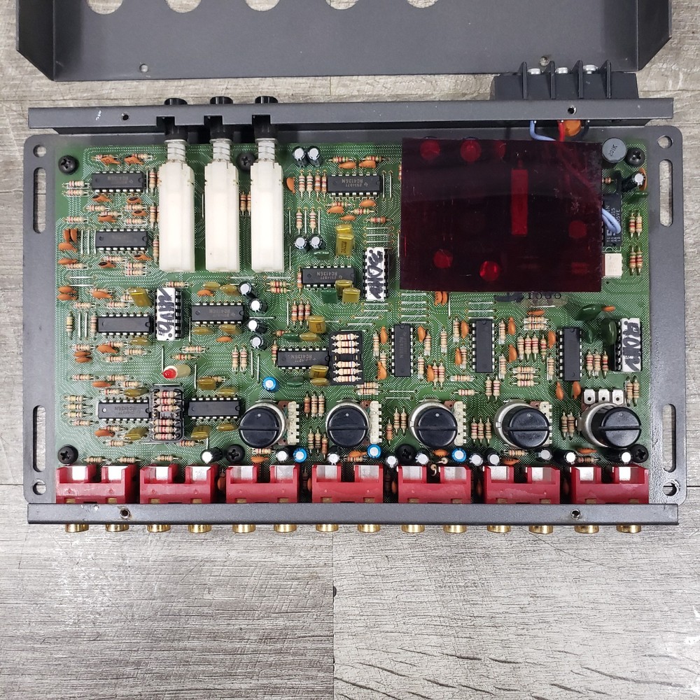 *SEE VIDEO* -Powers Up- AudioControl 4XS Programmable Electronic Crossover