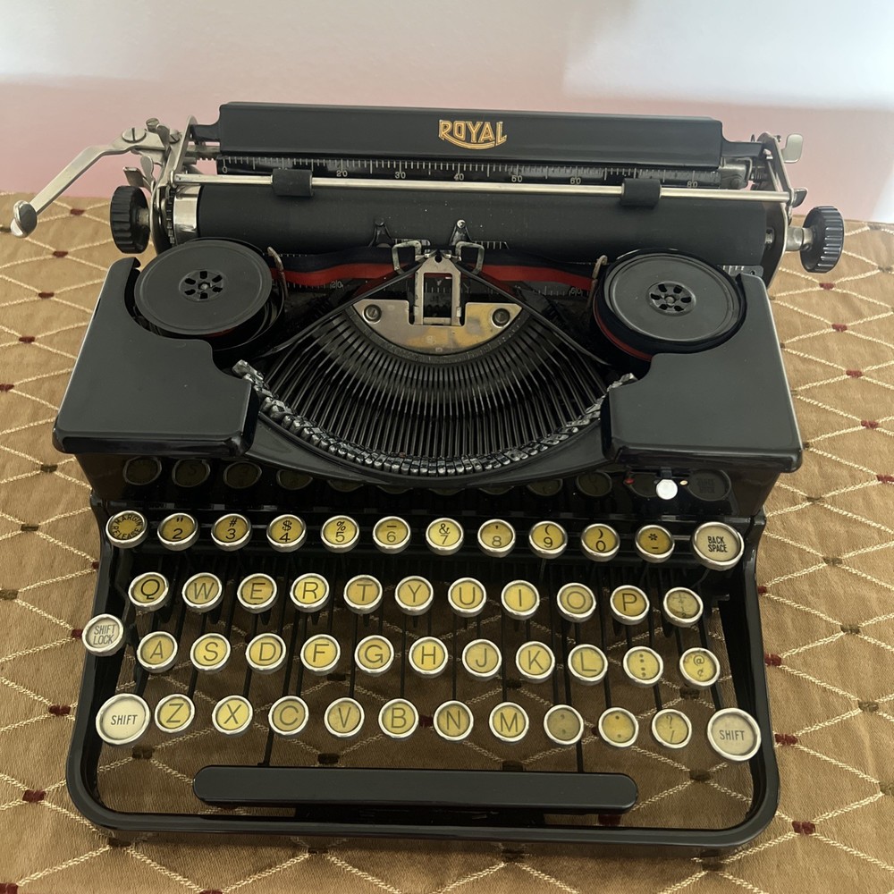 Royal Portable Typewriter 1934 Model with Original Case