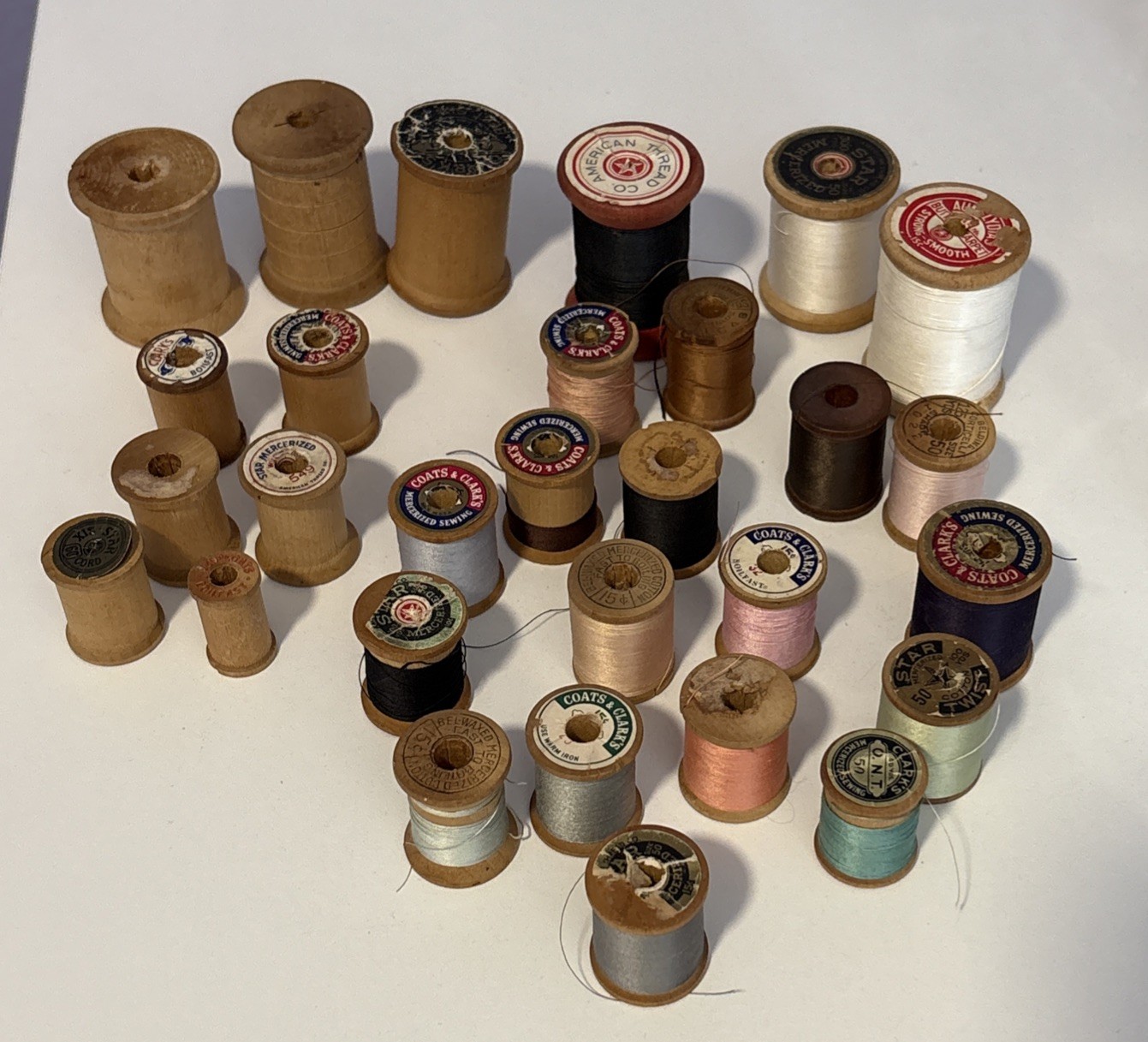Lot Of 29: Large 6; Medium/Small 23 Vintage Wooden Thread Spools 20 With Thread