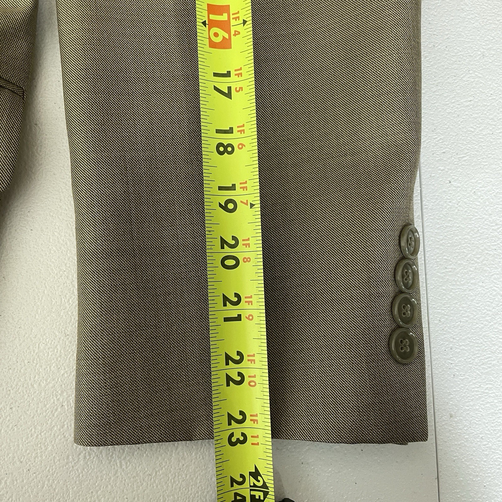 Jones New York 2 Piece Suit Mens 40S 32x30 Beige Solid Wool Silk Three Buttons