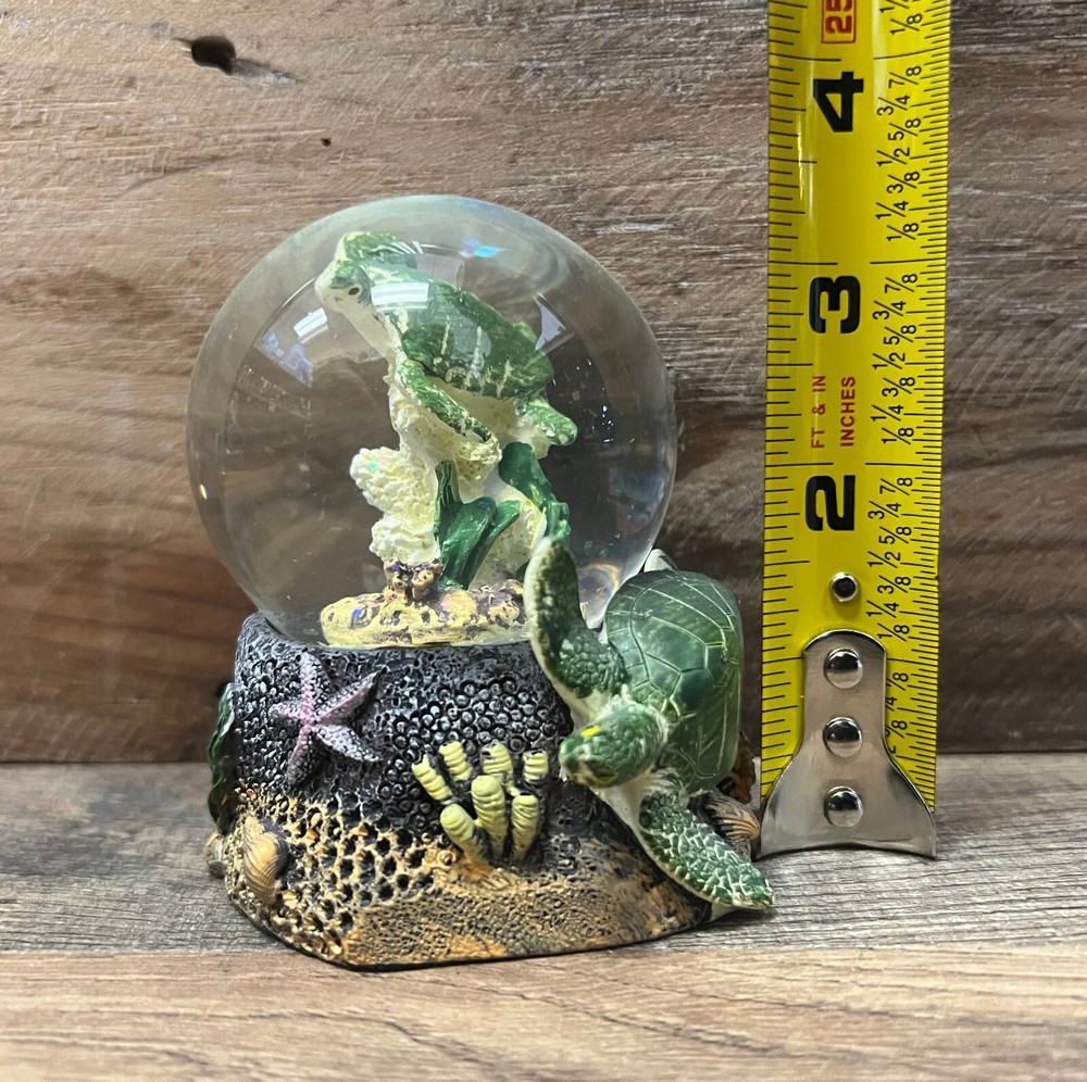 Turtles Snow Globe 3" x 3"