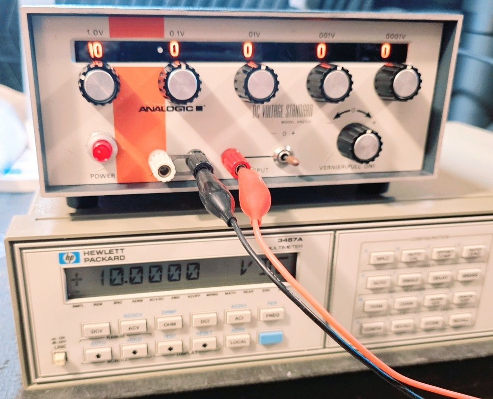 TESTED/Working ANALOGIC AN3100 DC Voltage Standard. +/-10V