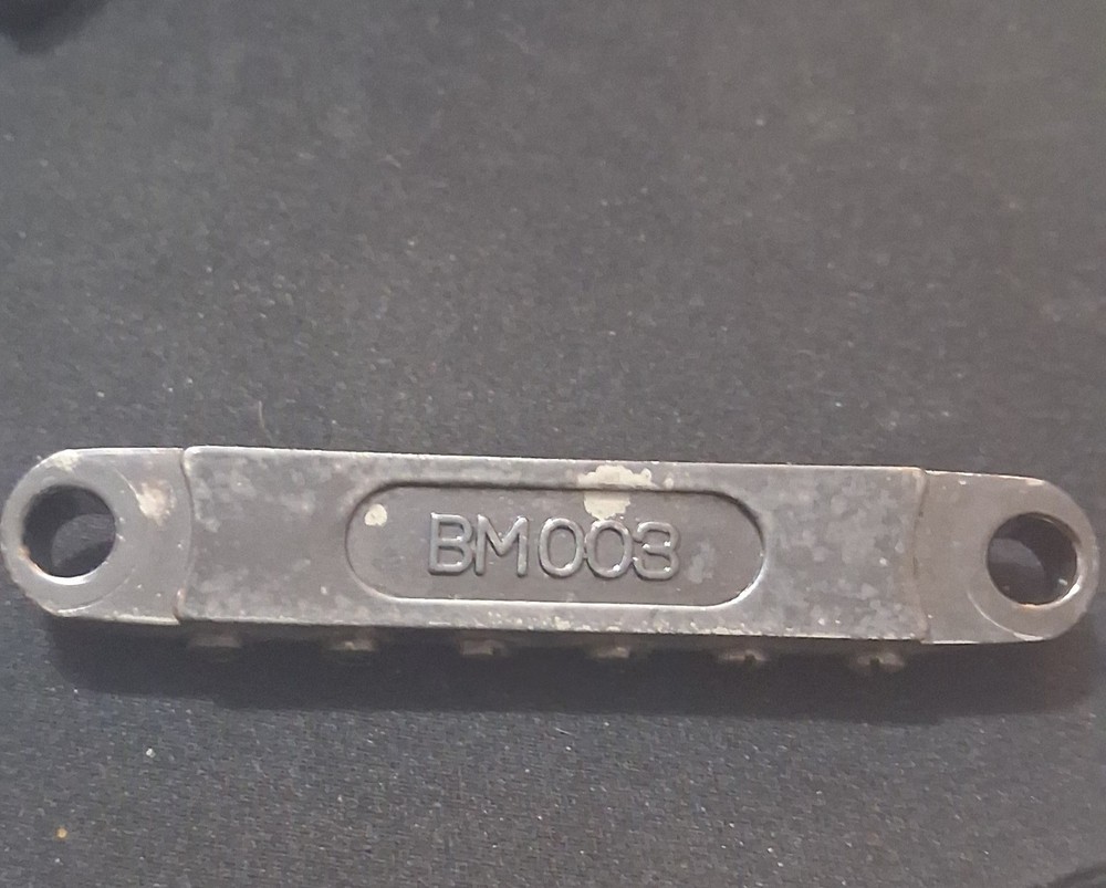 Sung-Il BM003 Tune-o-matic Bridge w/ Mounting Posts, Bushings & 2 Control Knobs.