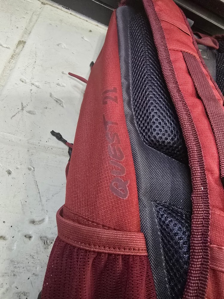 Quest Adrift 2l Hrdration Backpack Red Used
