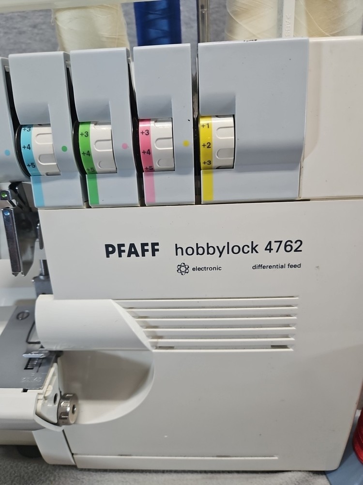 Pfaff Hobbylock 4762 Sewing Machine (A1)