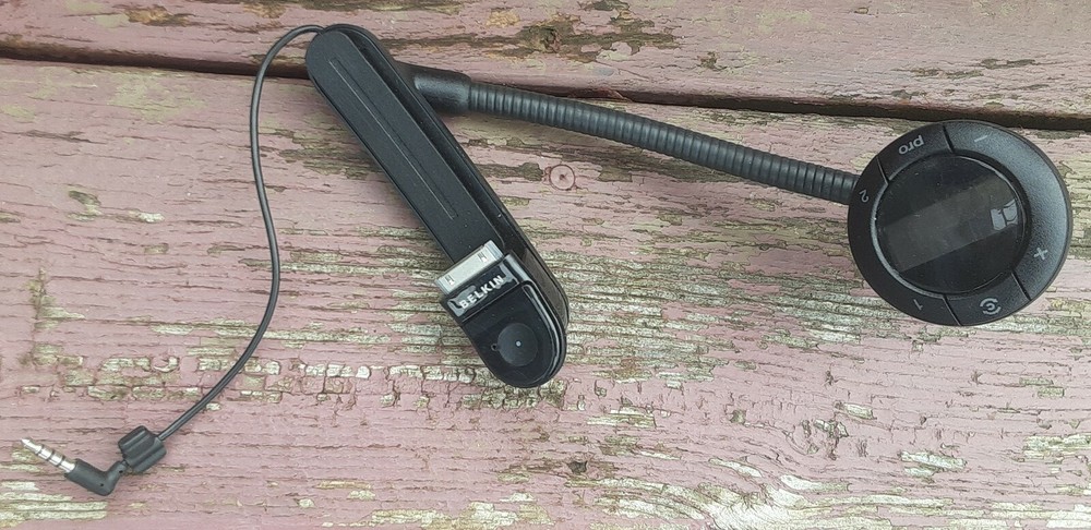 Belkin TuneBase FM iPod Holder& Charger & Player Car Auto Compatible - NO CLIPS