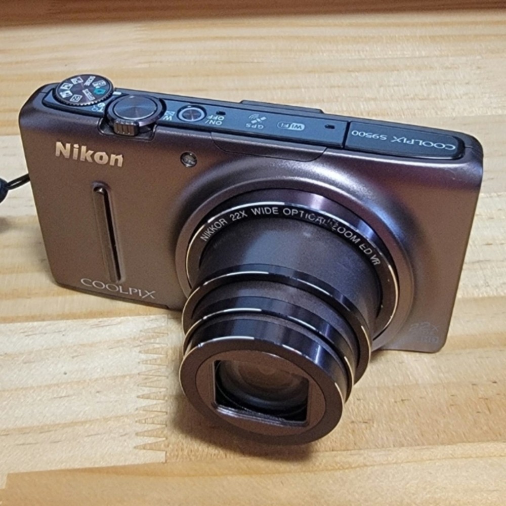 Nikon Coolpix S9500 Brown