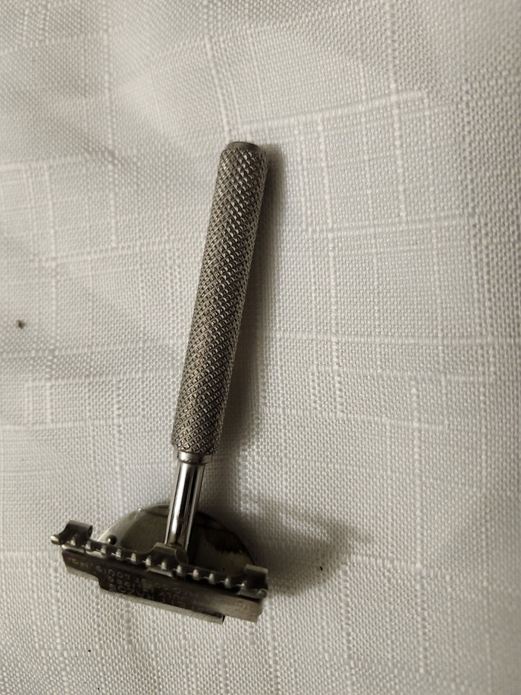 Kriss Kross Stropper Razor Blade Sharpener And Razor