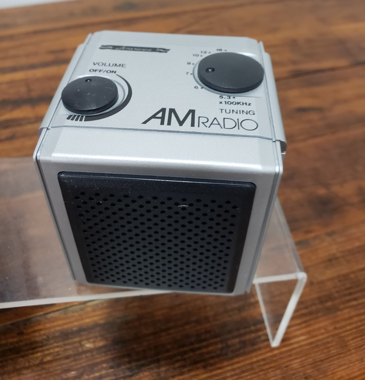 Vintage Americana Brand Battery Powered AM Cube Radio in Box, Works