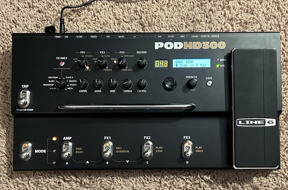 LINE 6 POD HD300 Guitar MULTI-EFFECTS Processor Case Tested Excellent Condition