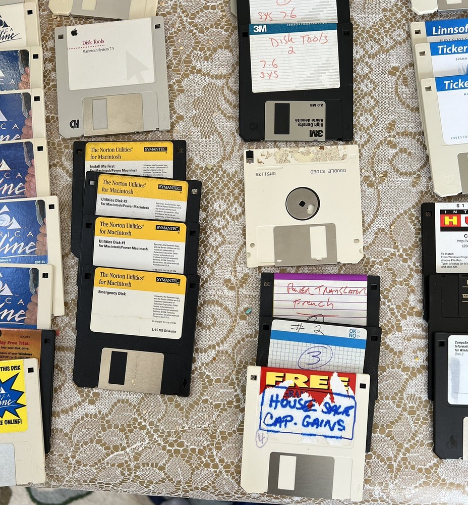 87 Diskettes Floppy Disk Vintage Macintosh Software & Cabinet