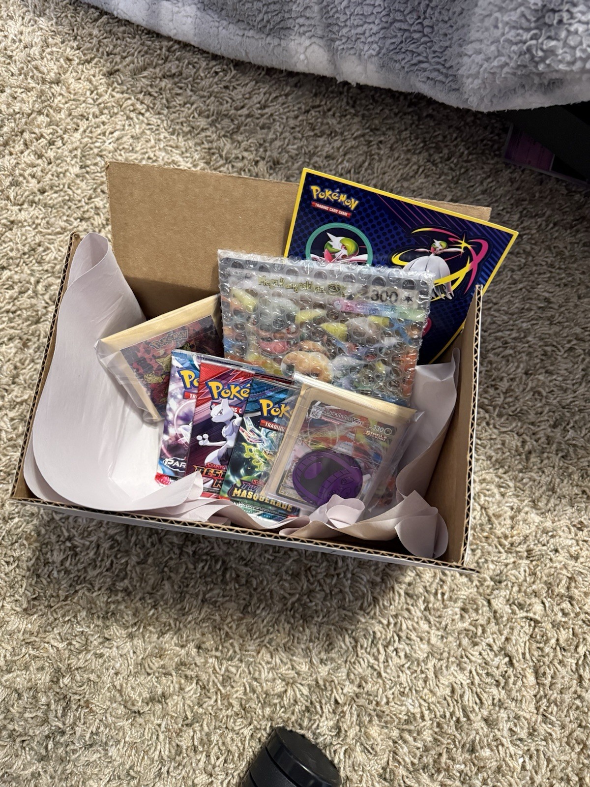 Pokemon TCG 4 - Pack Mystery Box (4 Booster Packs & 4 Mystery Packs)
