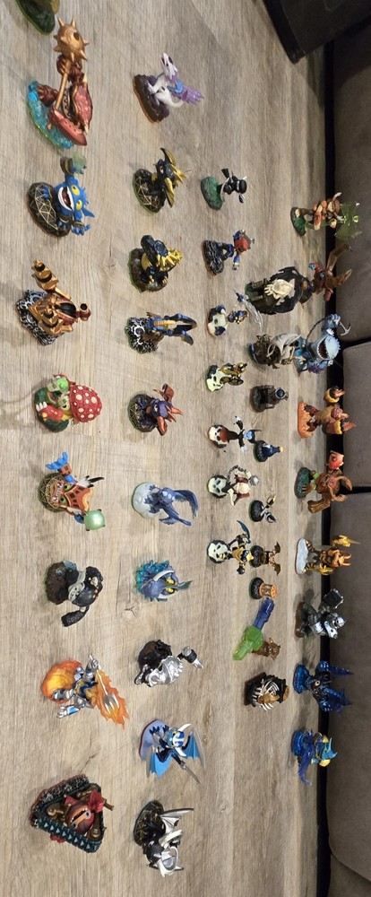Skylander Collection 65 Pcs With Carrying Case PS3/4/5
