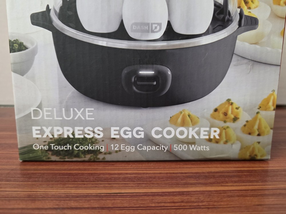 Dash Deluxe Express Egg Cooker