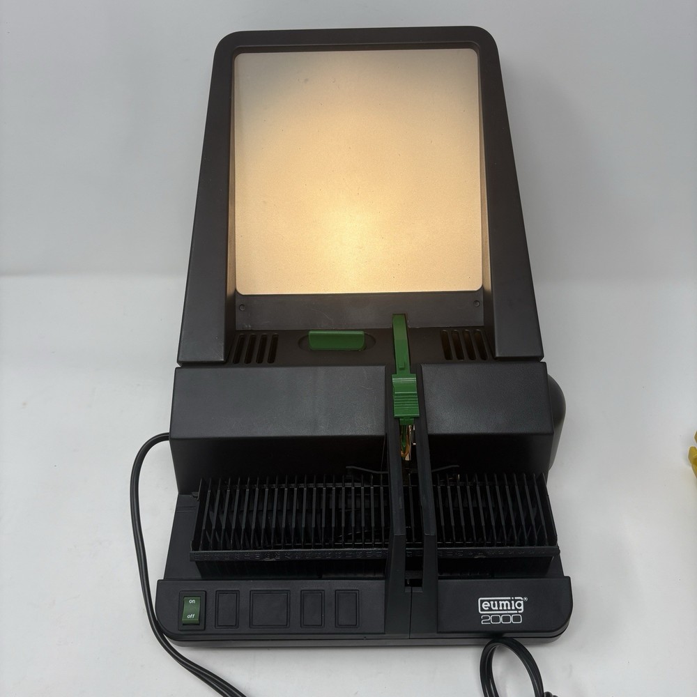 EUMIG 2000 Daylight Screen Projector for 35mm Slides - Tested Working