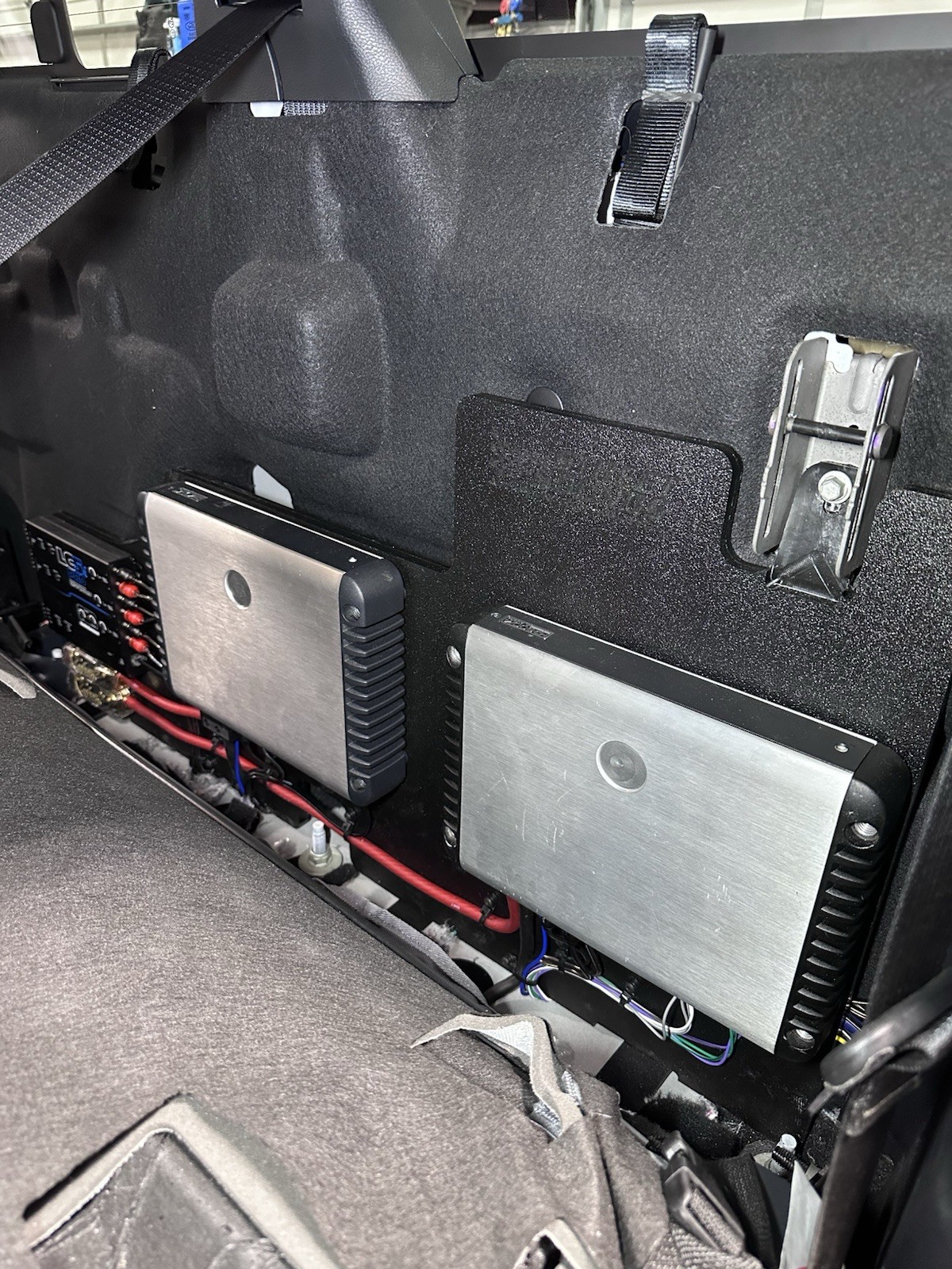 2015 -up Ford F150 and 2017-up Ford Superduty Amp Rack