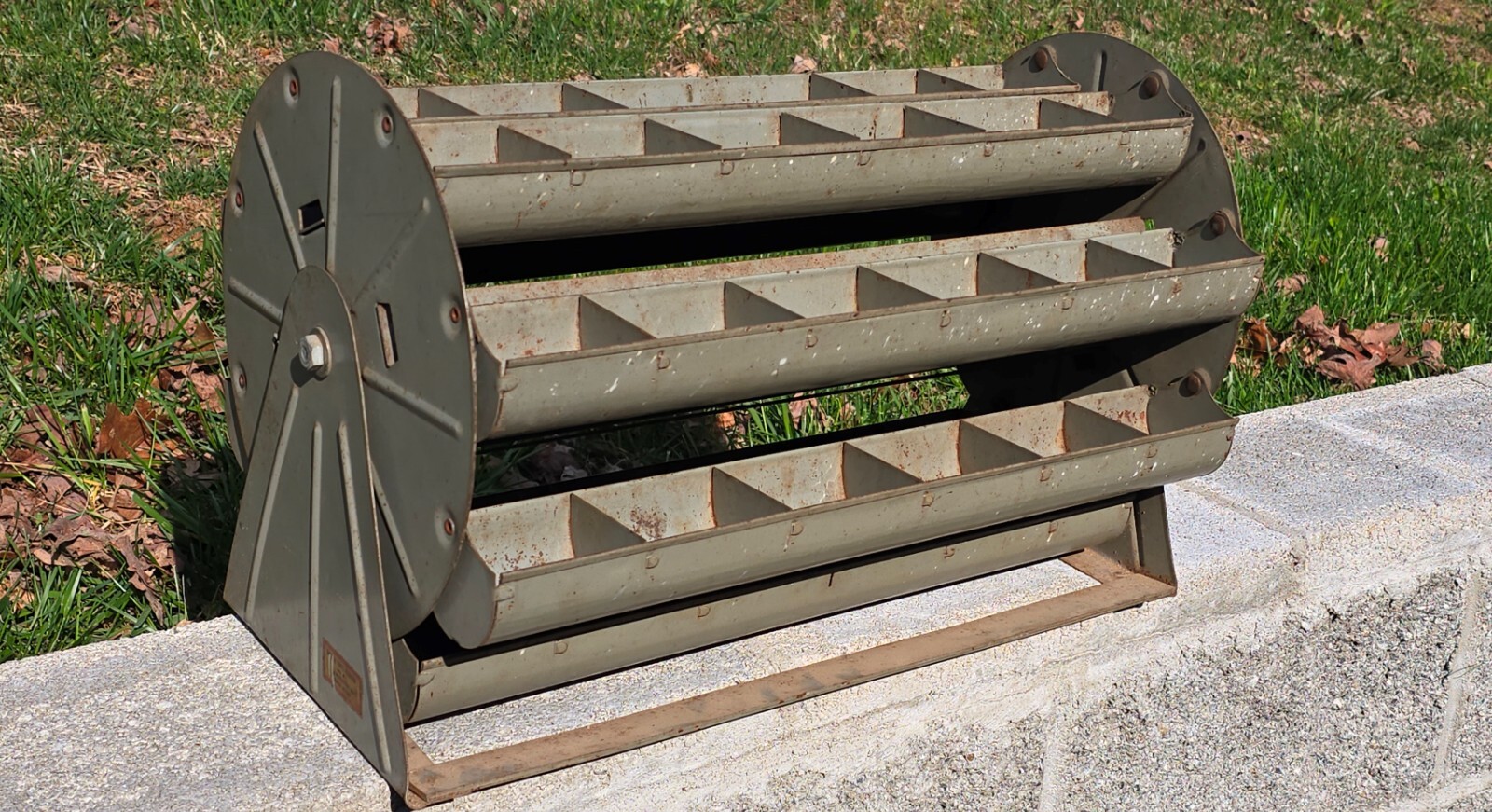 VINTAGE KARI-ALL METAL CAROUSEL PARTS HARDWARE KARI ALL PARTS ASSORTER ROTOBIN