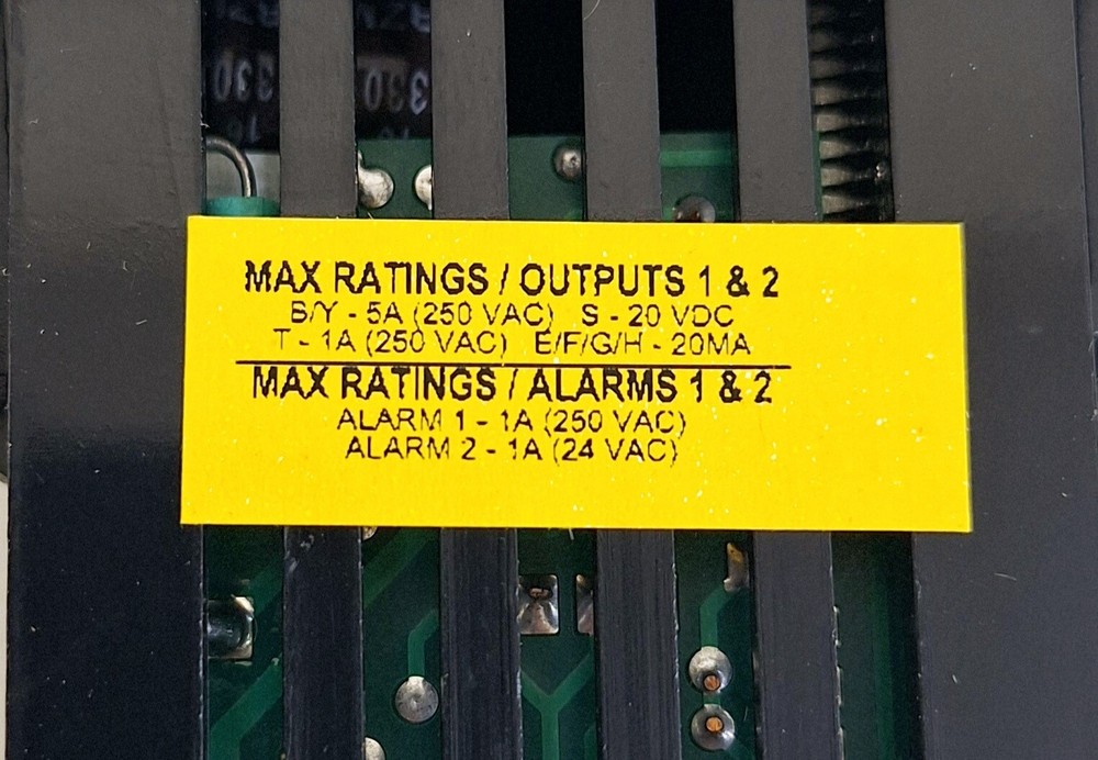 Athena 16CVFB40AZFZ Series 16C Temperature/Process Controller