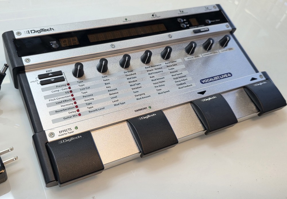 Digitech Vocalist Live 4 Vocal Effects Processor W/ Power supply