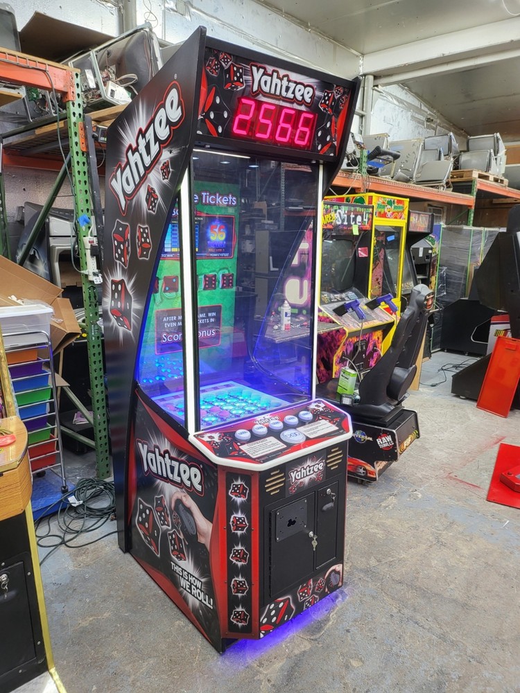 YAHTZEE Prize Redemption Arcade Machine WORKS GREAT!