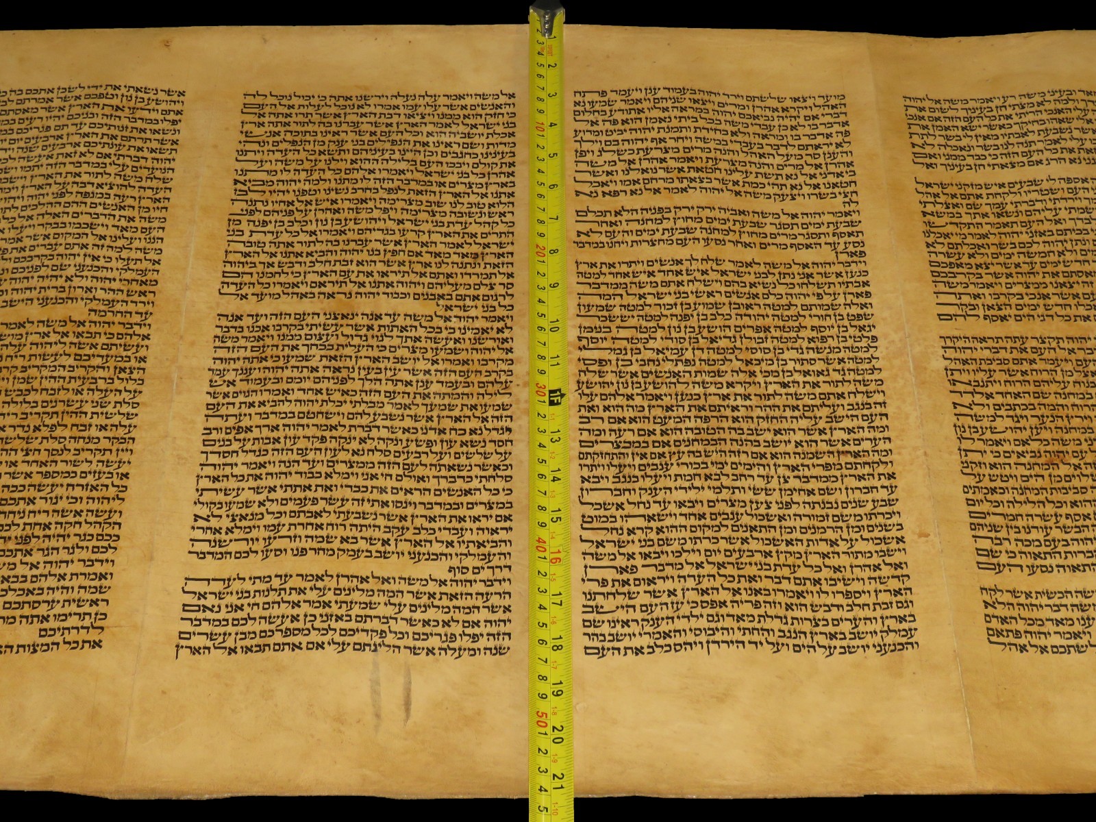 LARGE RARE TORAH BIBLE MANUSCRIPT VELLUM LEAF 150-200 YRS OLD FROM ITALY