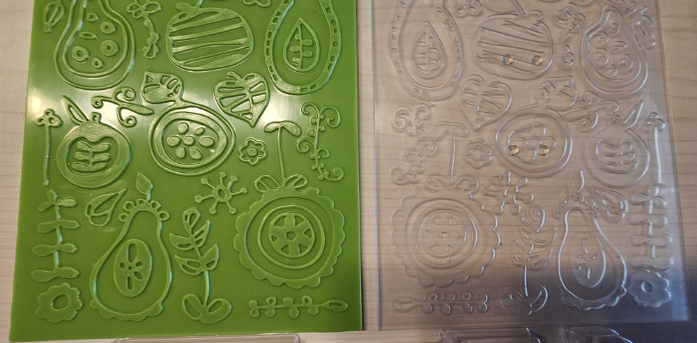Cricut Cuttlebug Repositionable Set – Fruit Punch Embossing Plates
