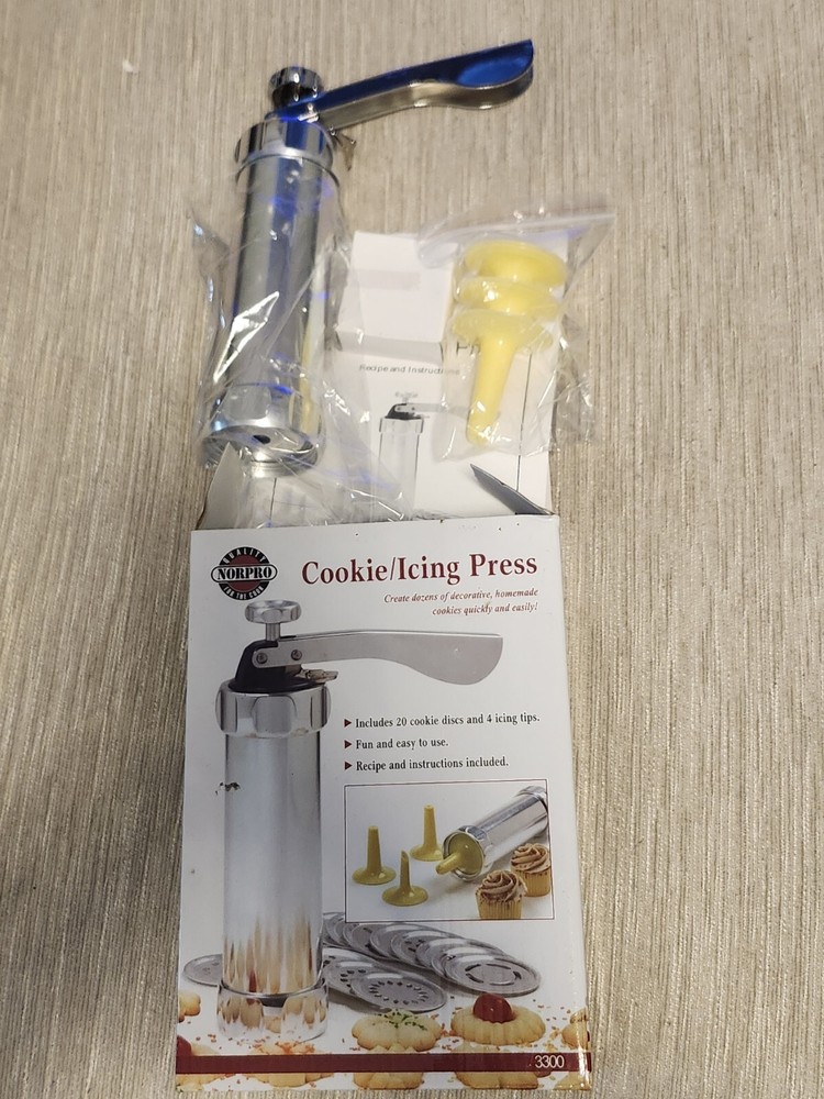 Norpro Cookie/Icing press 3300 (4) Icing tips (22) cookie discs NWB