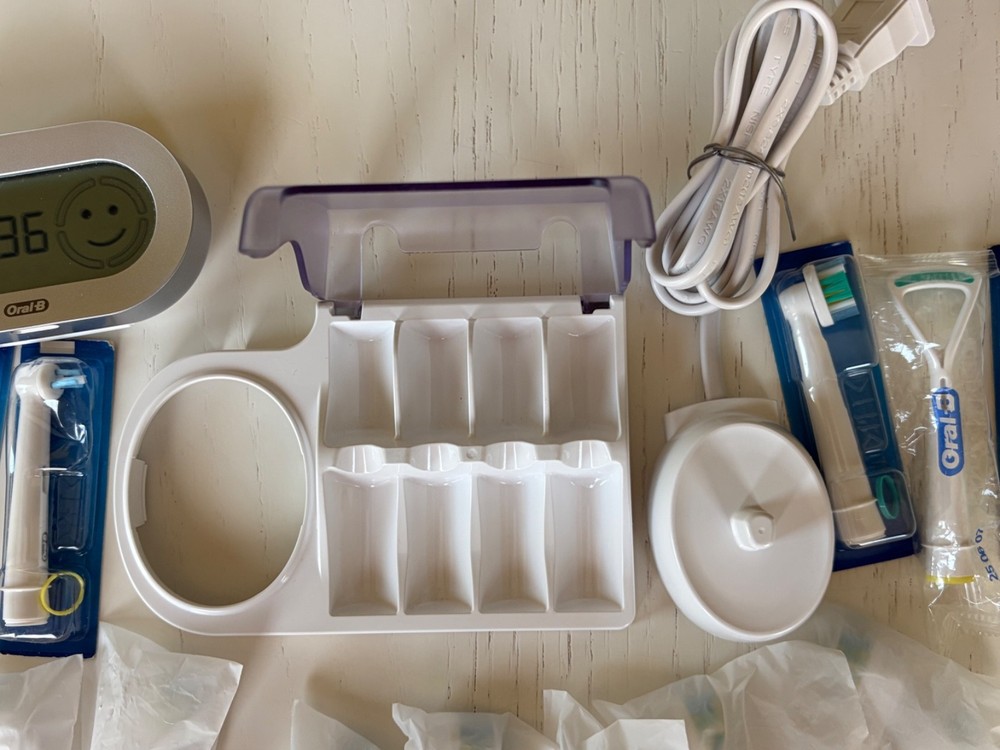 oral-b 9000 Accessories - Does not include toothbrush