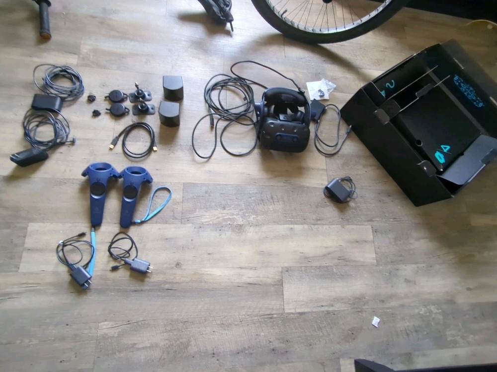 Used HTC Vive pro 2 - Full Kit +Box