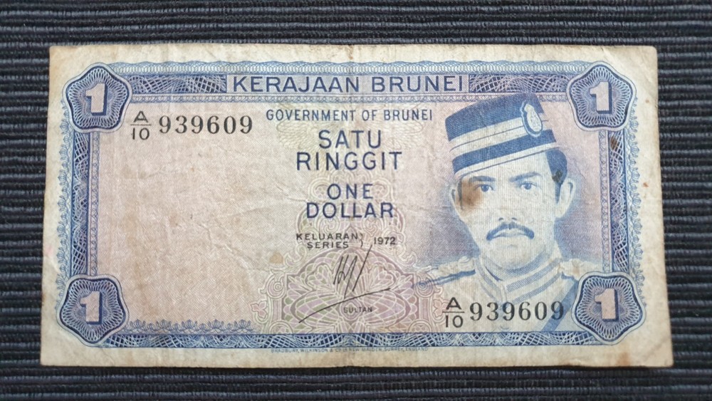 BRUNEI $1 Dollar Ringgit 1972 P6a Prefix A/10 Banknote