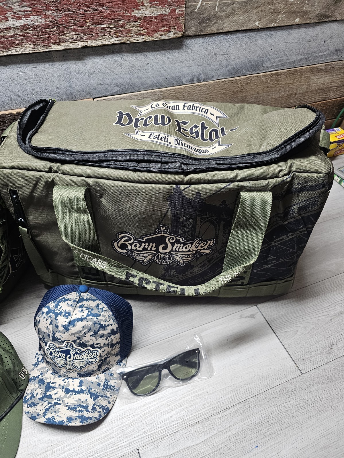 2 Drew Estates Barn Smokers Duffle Bags And Accessories