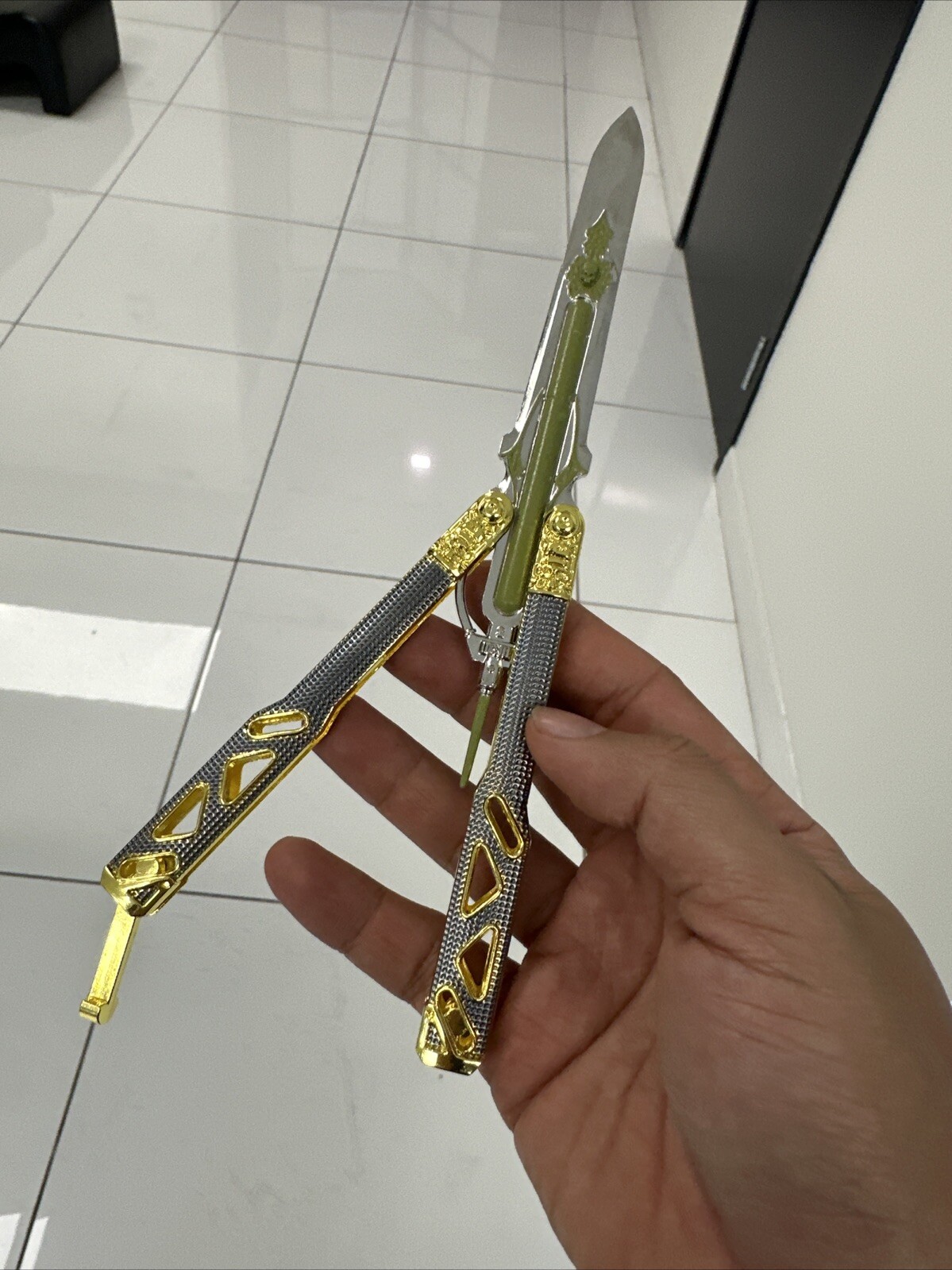 Apex Legends Octane Heirloom Collectible Florescent GLOW BUTTERFLY