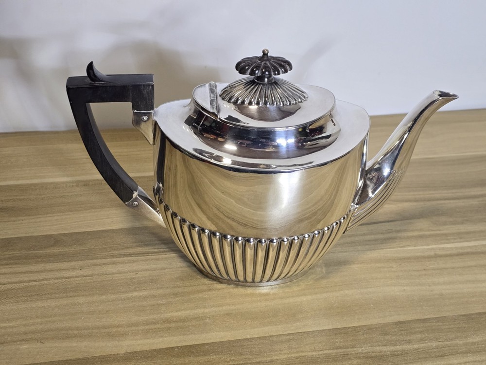 Antique Walker & Hall Half Gadroon 2 pint Tea Pot Silver Plated Ornament 7"