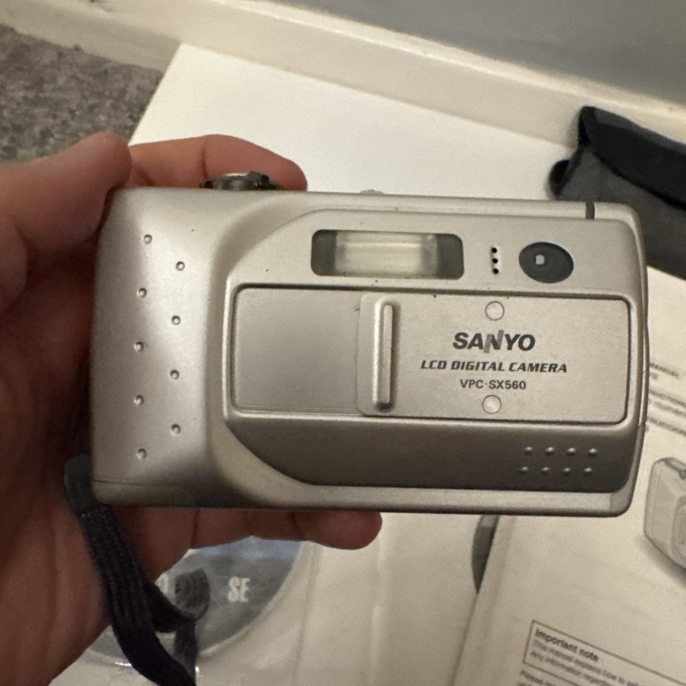 Sanyo VPC-560ex Digital Camera