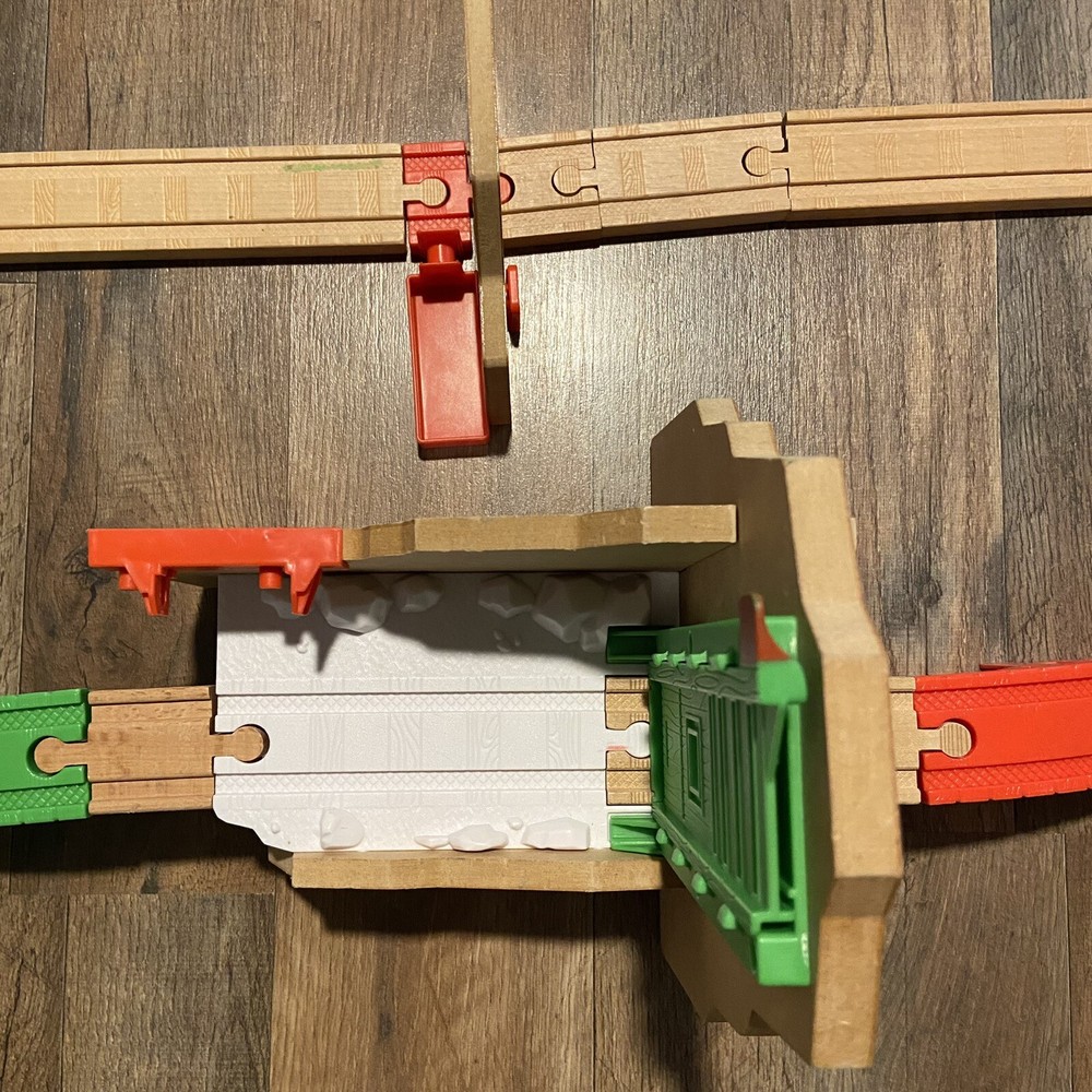 Santa's Workshop express Thomas the Train christmas set - Read