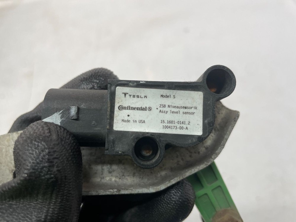 TESLA MODEL S HEIGHT LEVEL SENSOR REAR LEFT 2012-2016 1004173-00-A