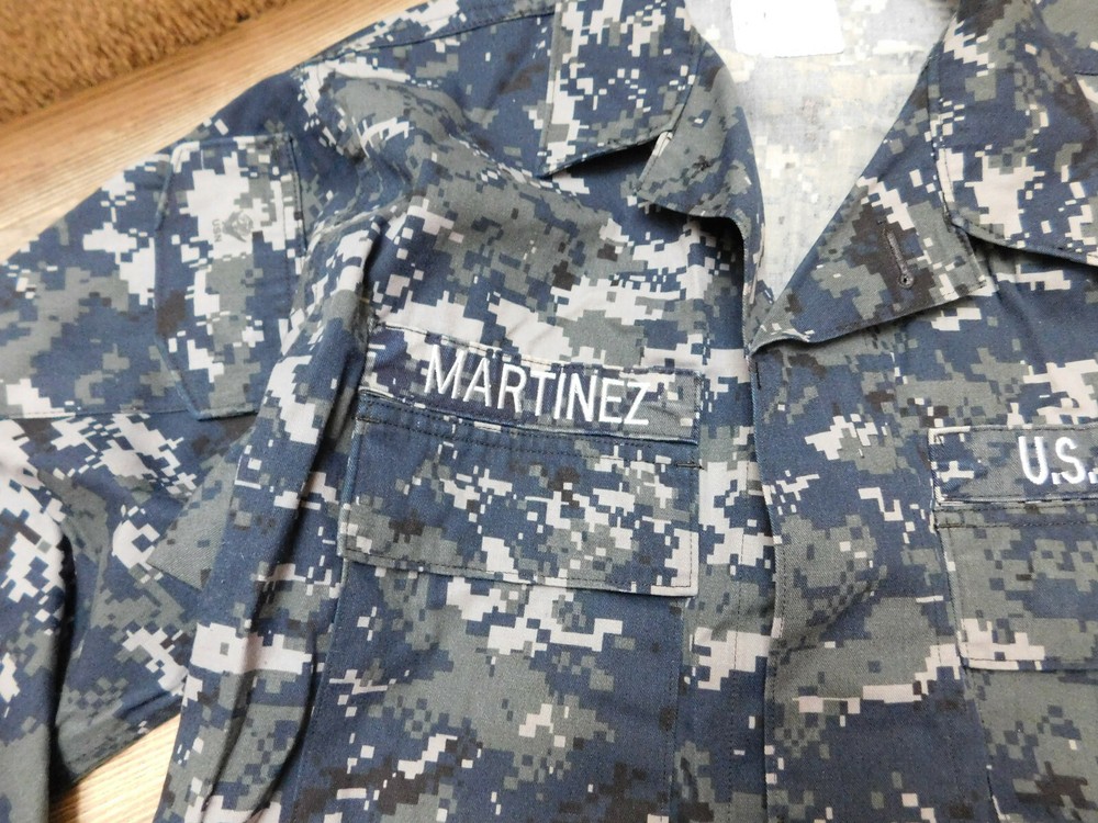 US NAVY WORKING BLOUSE COAT SIZE MEDIUM - REGULAR