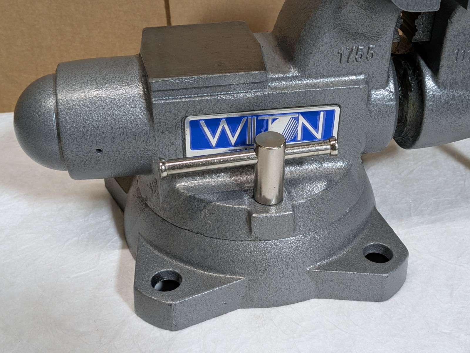 Wilton Tradesman Bench Vise w/ Swivel Base 5-1/2" Jaw Width 5" Opening Capacity