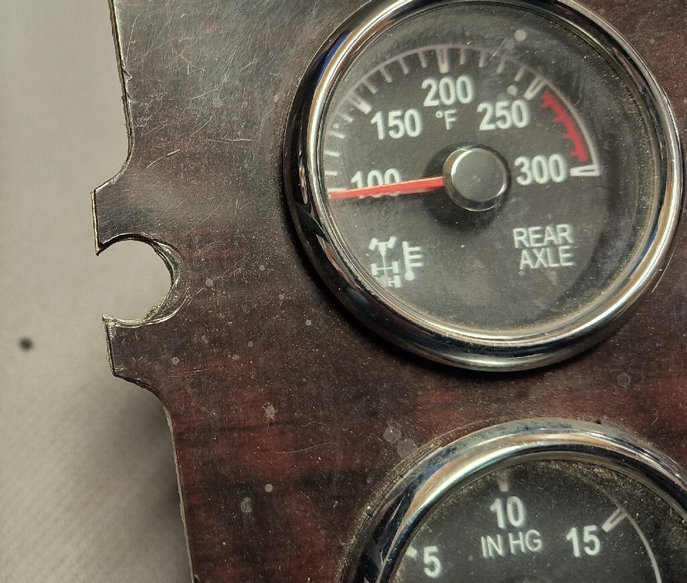 PETERBILT PANEL-DASH GAUGES & SWITCH