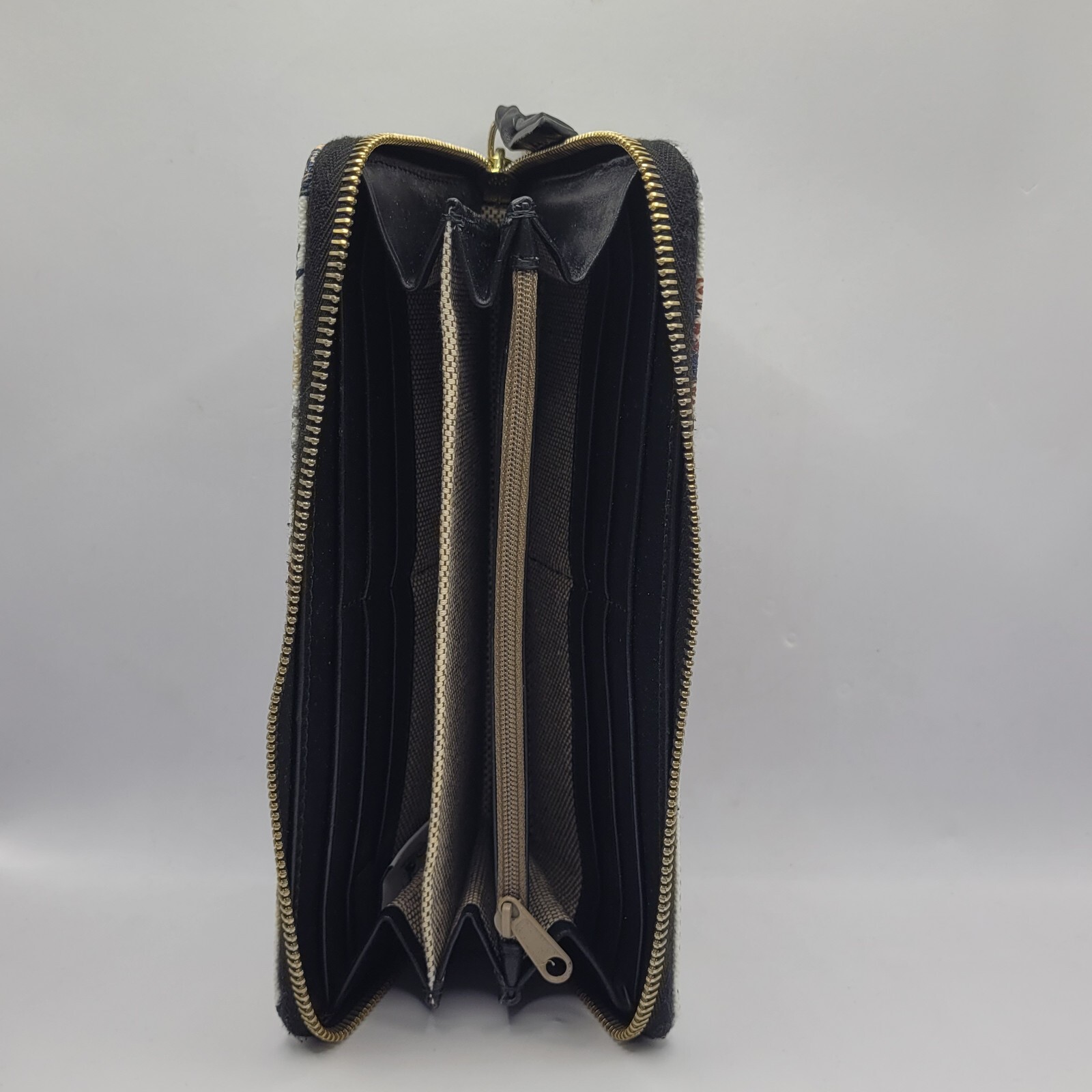 DVC Disney Vacation Club Dooney & Bourke Wallet Wristlet