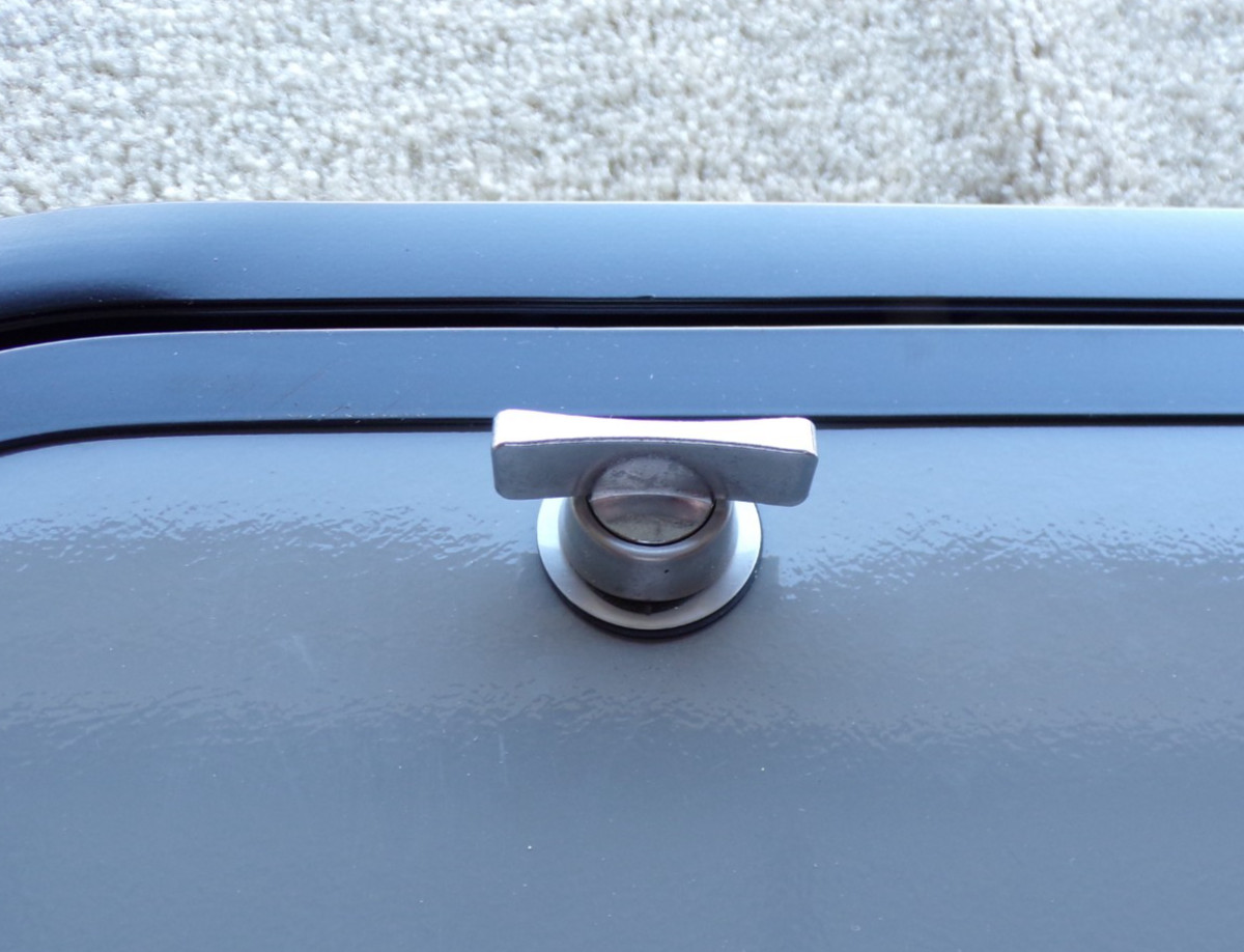 Lippert RV Storage Luggage Baggage Door 24" x 16" @hS