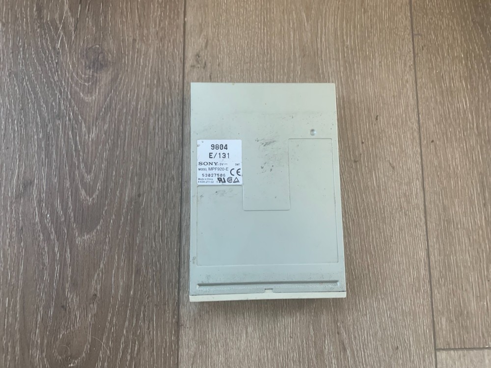 Sony MPF920-E 3.5" 1.44MB IDE Internal Floppy Disk Drive Beige Bezel