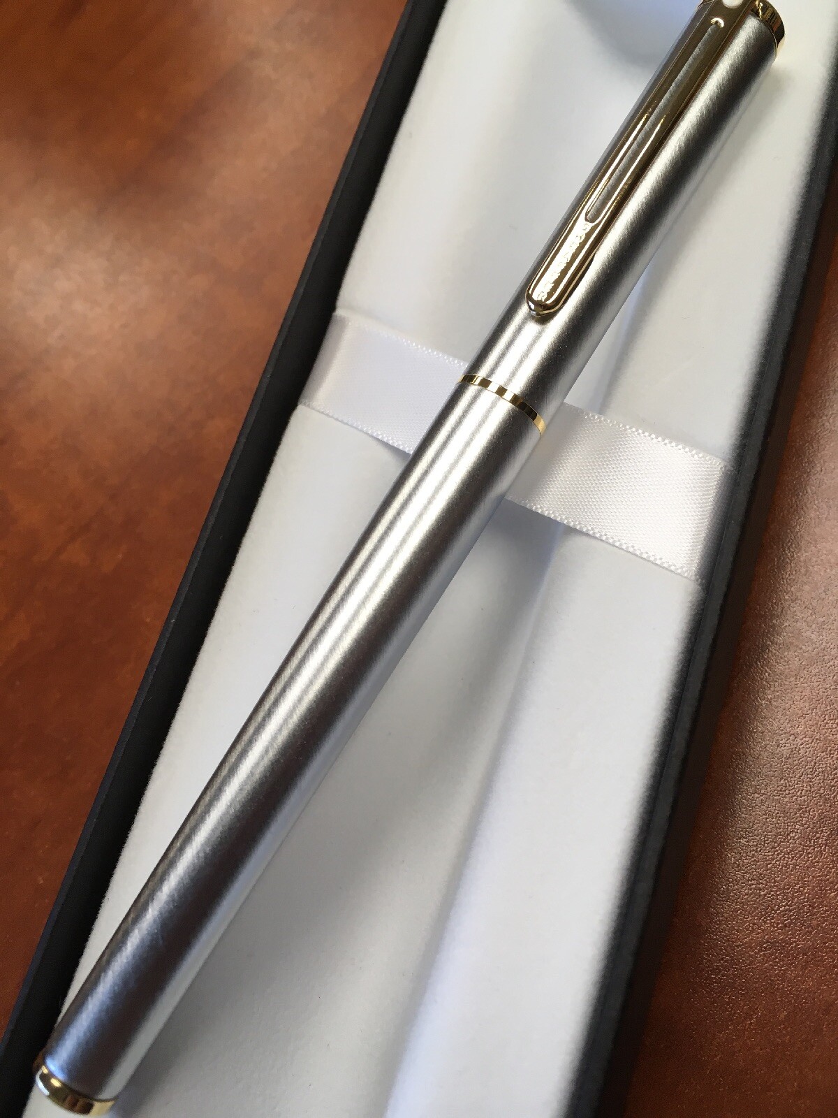 Sheaffer Agio Brushed Chrome/22K Gold Plate "F" Nib Fountain Pen