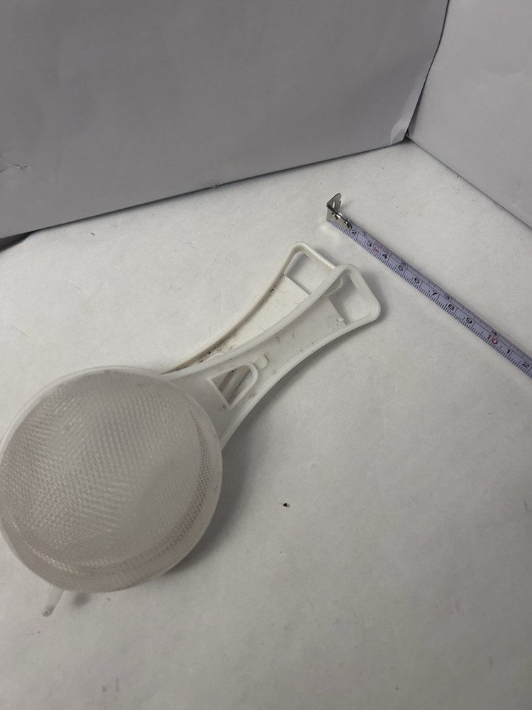 2 White handheld plastic handle sifters