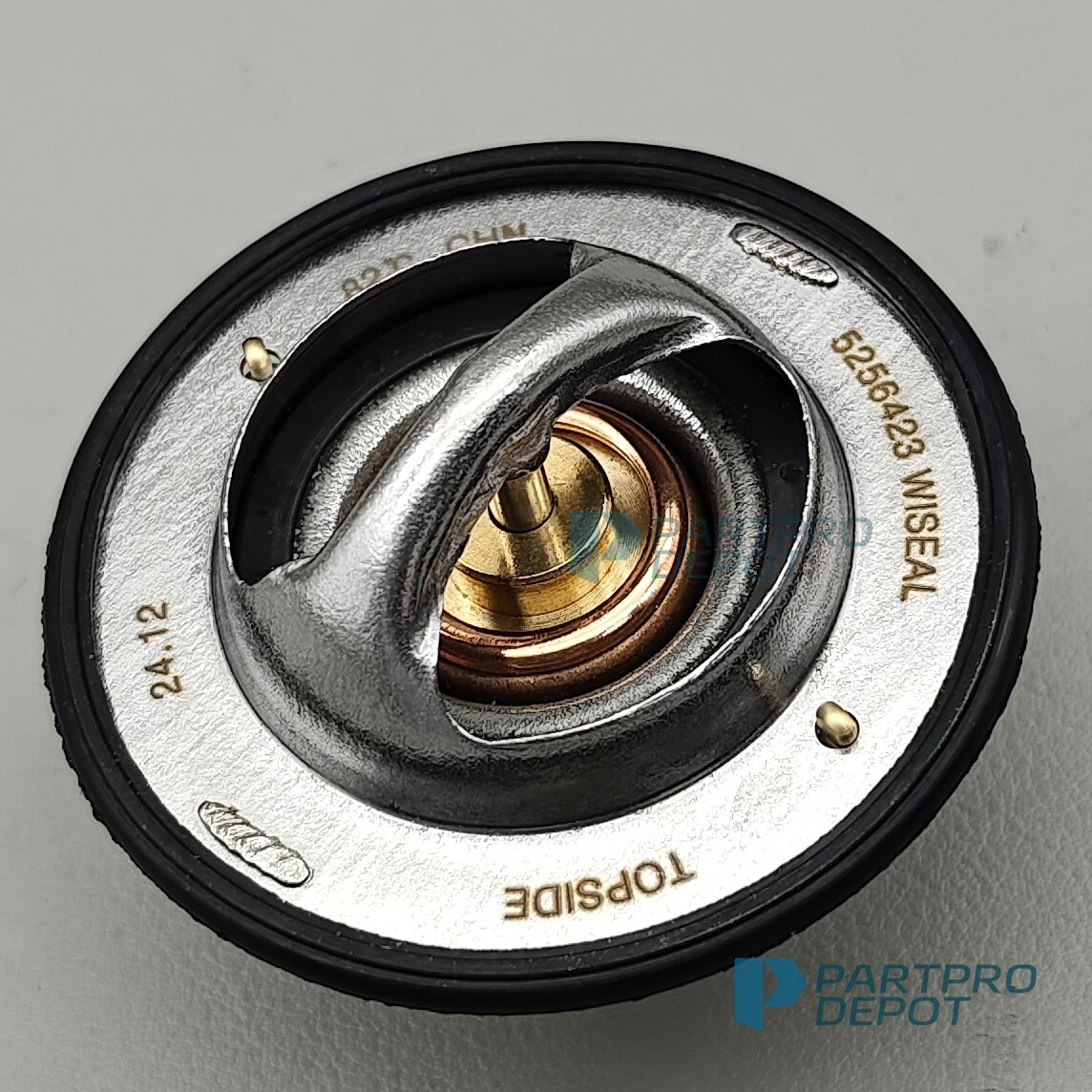 New Thermostat Fits For Cummins Engine P/N 5627589